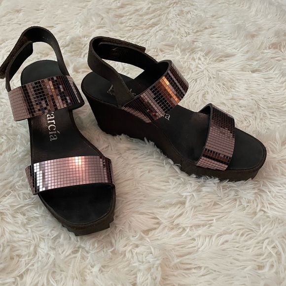 Gorgeous Pedro Garcia shiny platform sandals - Picture 2 of 10